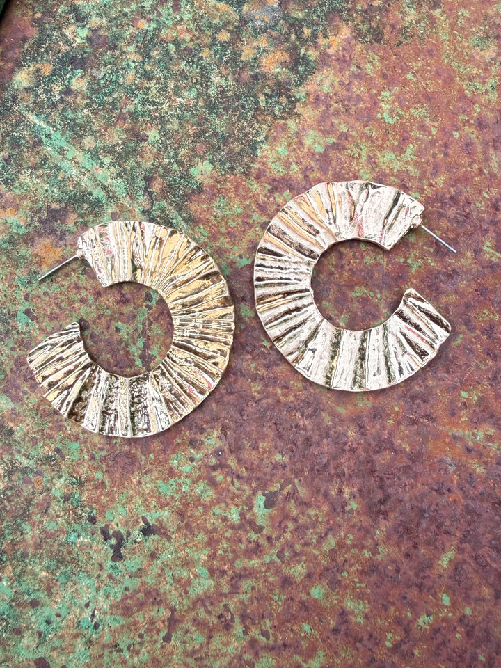 Texture Wave Metal Hoops - Gold