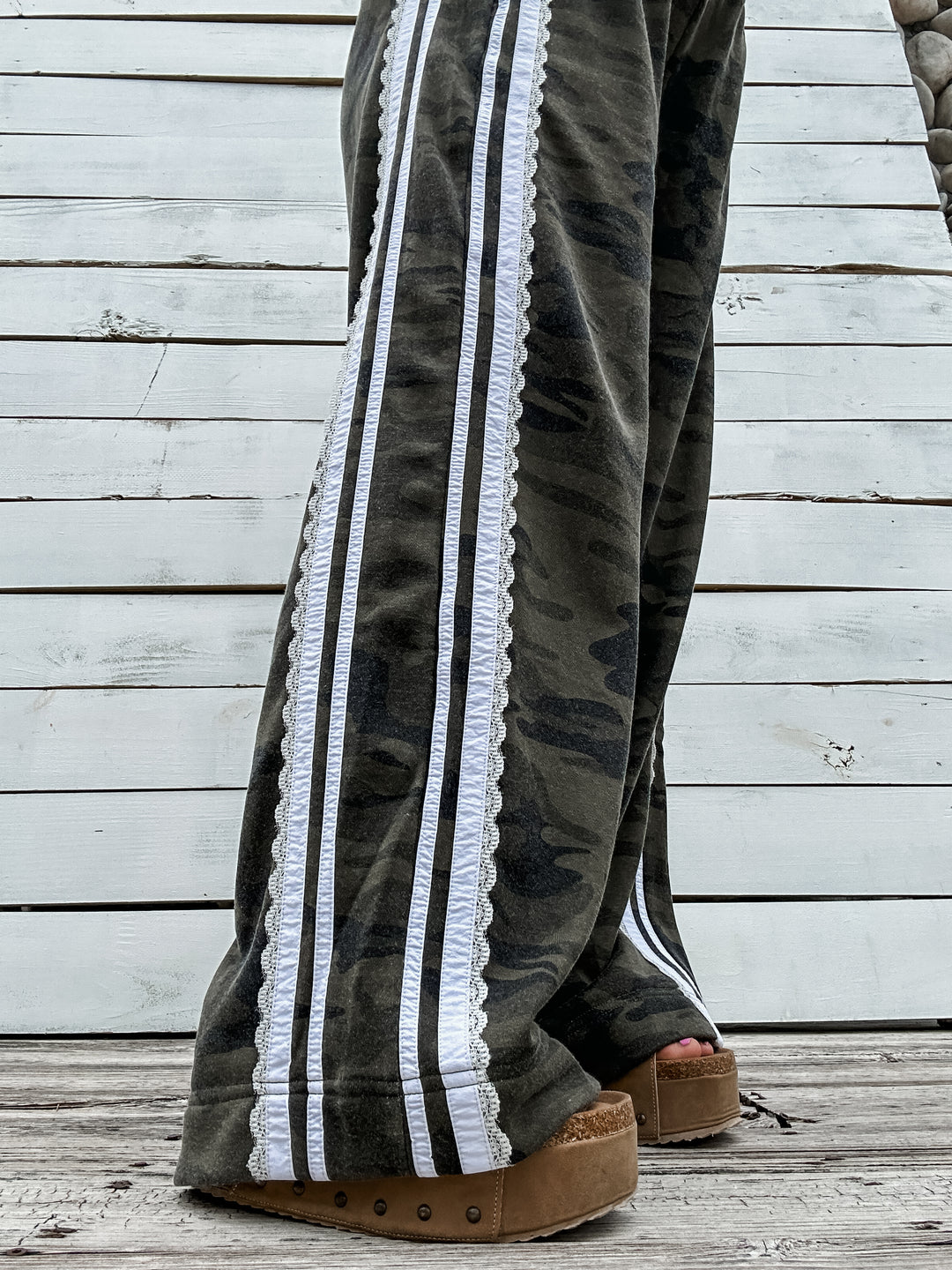 Camo Crush Lace Sweatpants